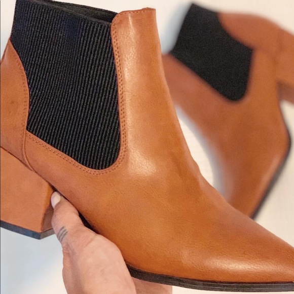 ✨HP✨Gorgeous Chelsea Booties - Picture 7 of 8